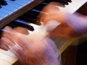 P01-2022_0523-Organiste-01